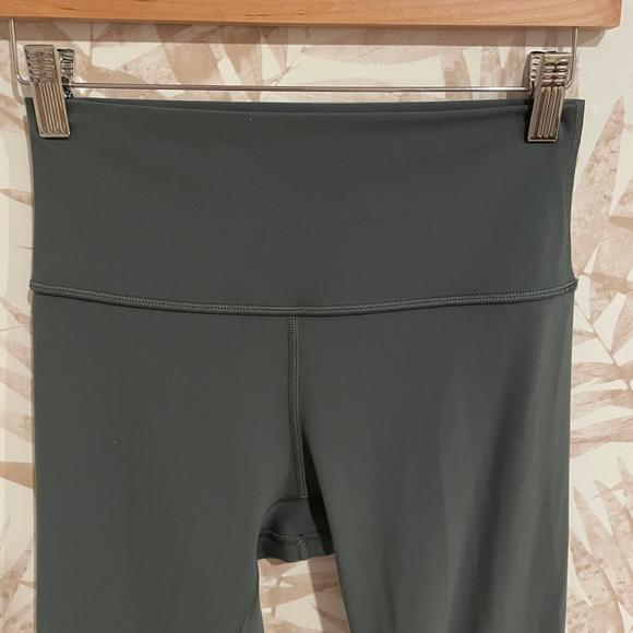 NWOT Lululemon Align Crop (19”) in Dark Forest Size 6 - Picture 5 of 9